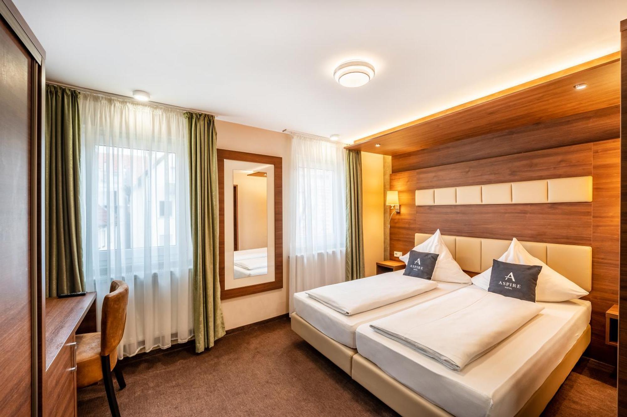 Stadthotel Ройтлинген Екстериор снимка