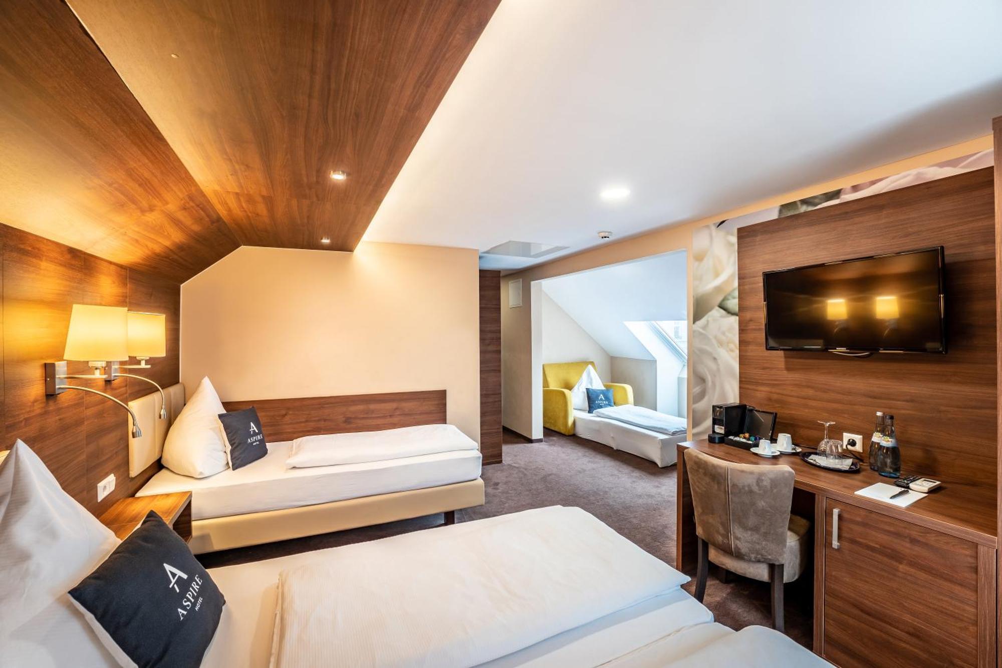 Stadthotel Ройтлинген Екстериор снимка