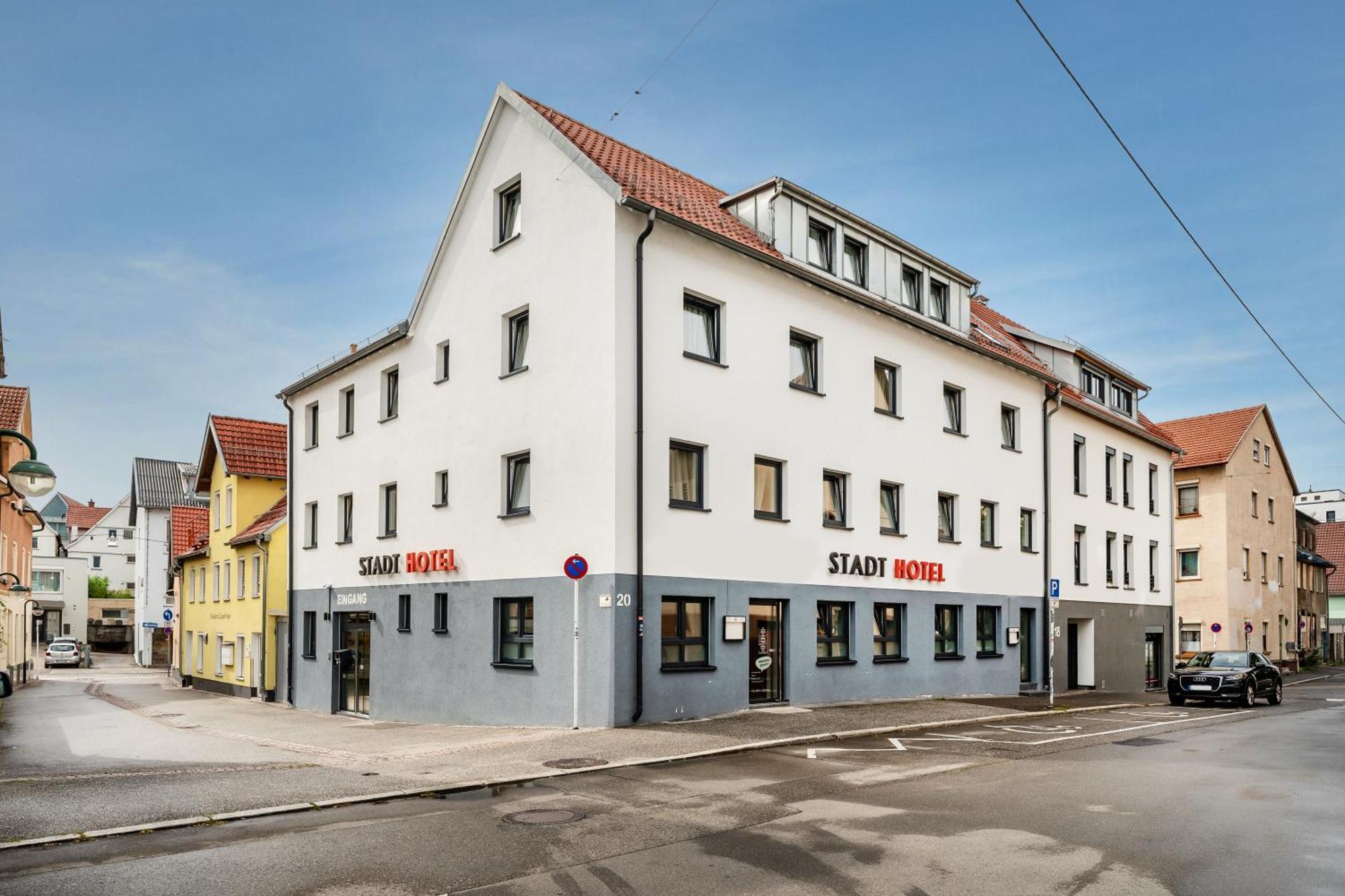 Stadthotel Ройтлинген Екстериор снимка