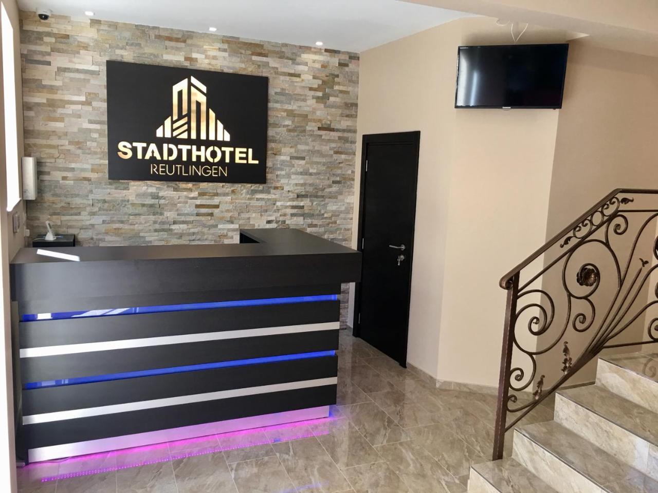 Stadthotel Ройтлинген Екстериор снимка