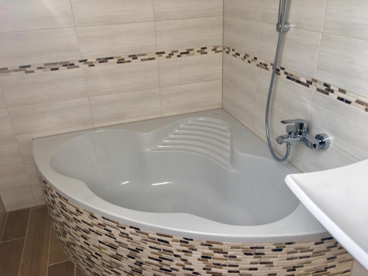 Stadthotel Ройтлинген Екстериор снимка