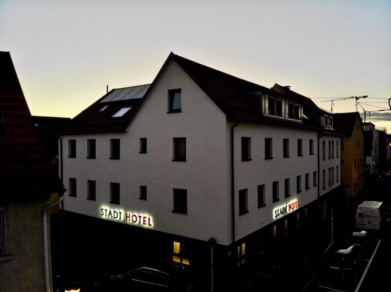 Stadthotel Ройтлинген Екстериор снимка
