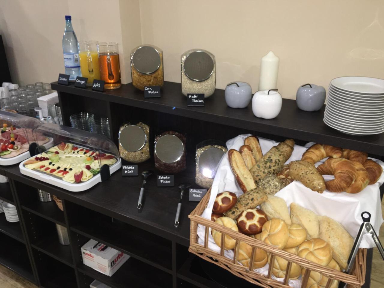 Stadthotel Ройтлинген Екстериор снимка