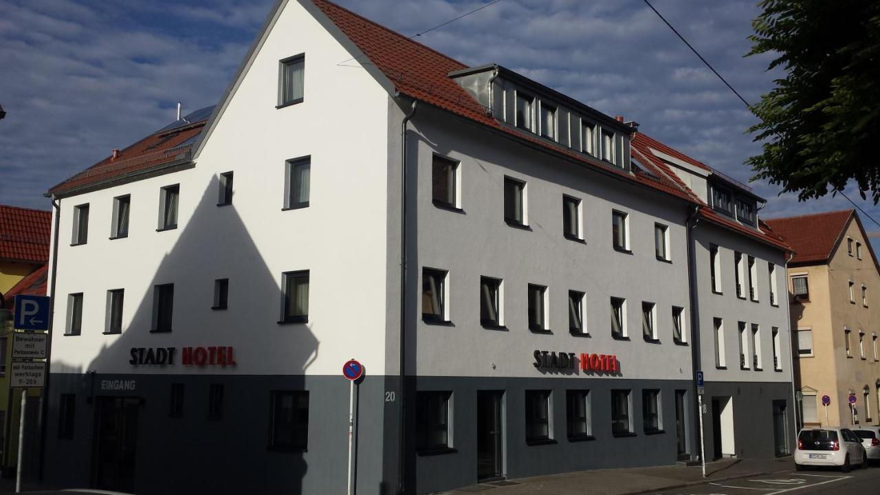 Stadthotel Ройтлинген Екстериор снимка