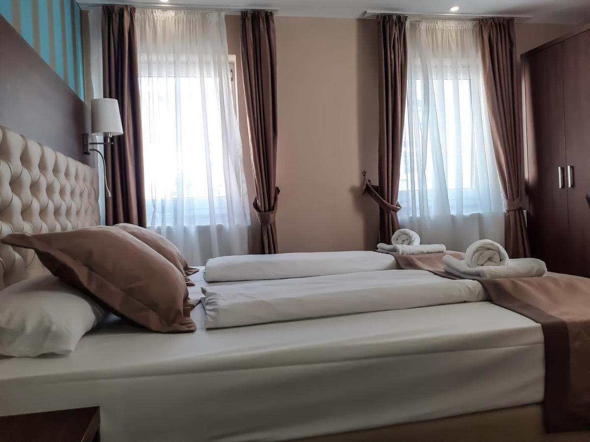Stadthotel Ройтлинген Екстериор снимка
