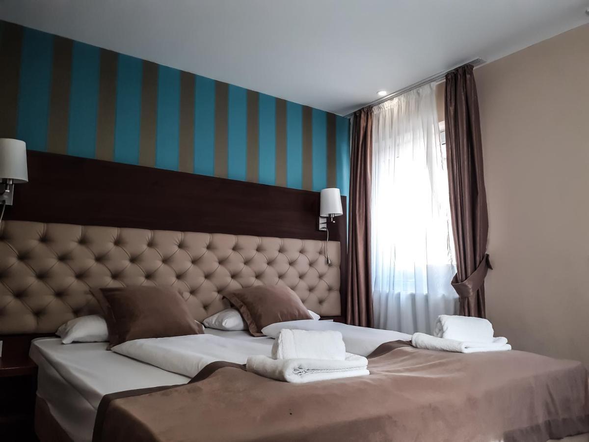 Stadthotel Ройтлинген Екстериор снимка