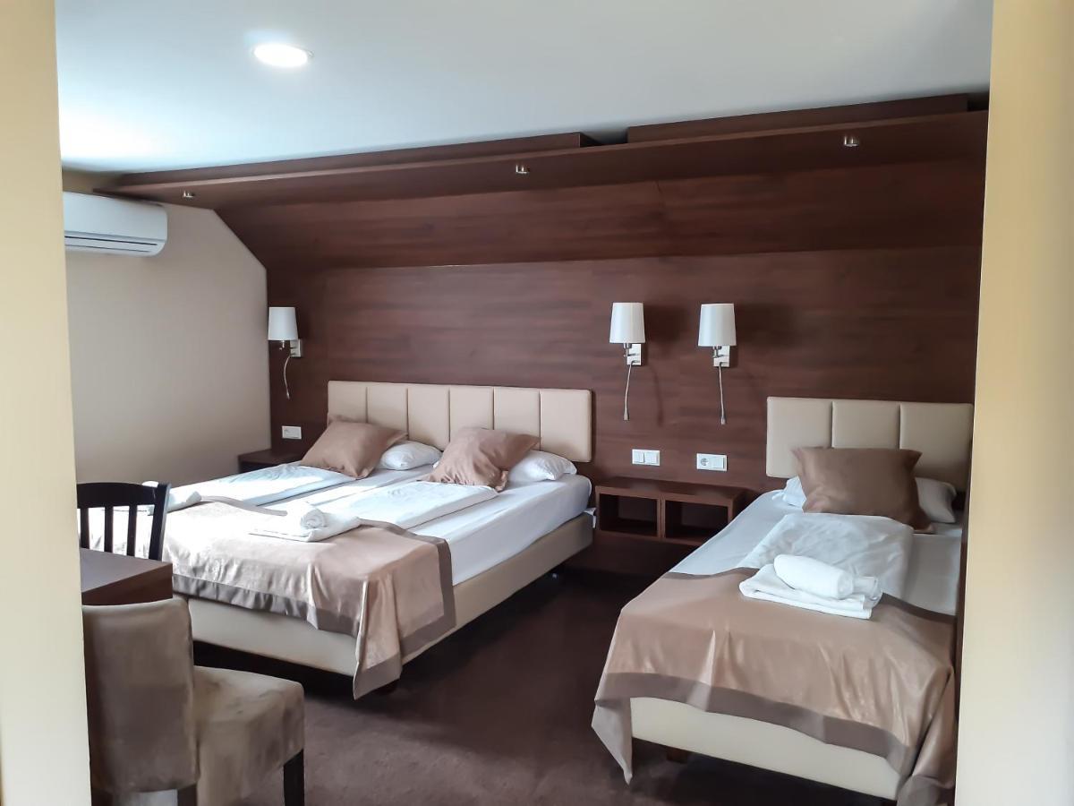 Stadthotel Ройтлинген Екстериор снимка