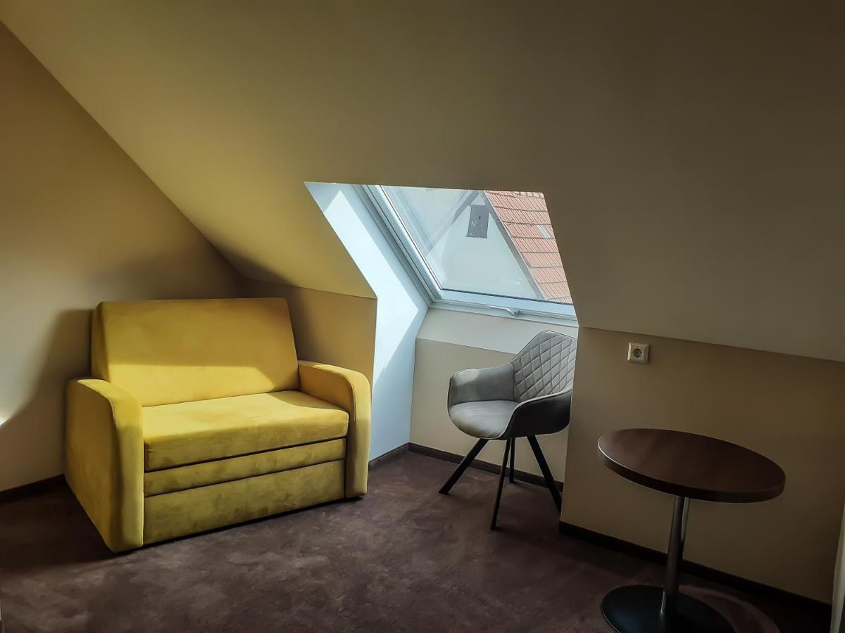 Stadthotel Ройтлинген Екстериор снимка
